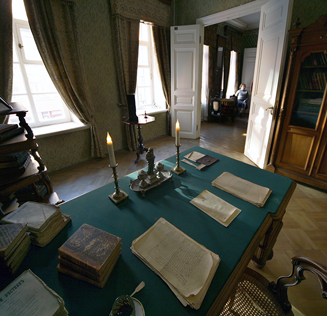 13 июня Музей Достоевского открыт до 15:00